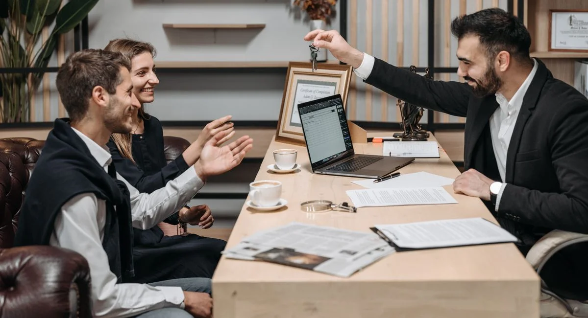 Promesse de vente ou compromis : comment choisir entre engagements et risques réels ?